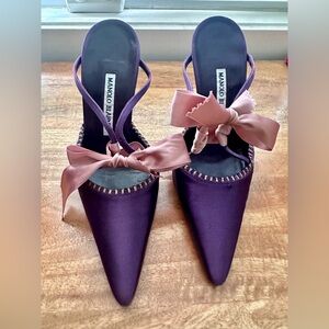 Excellent condition Manolo Blahnik 2005 “Nofria Purple Satin” Kitten Heel Mules